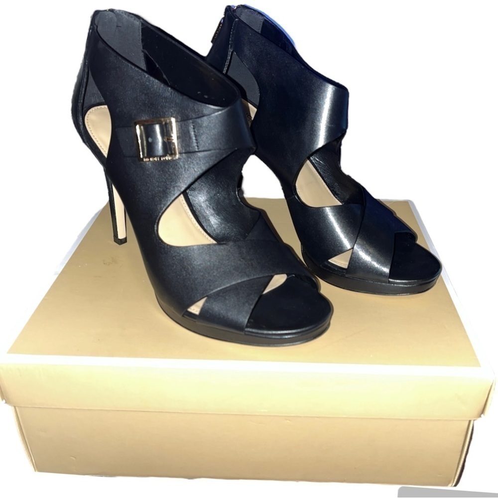 MICHALE Kors Kimber Stilettos - Picture 10 of 11